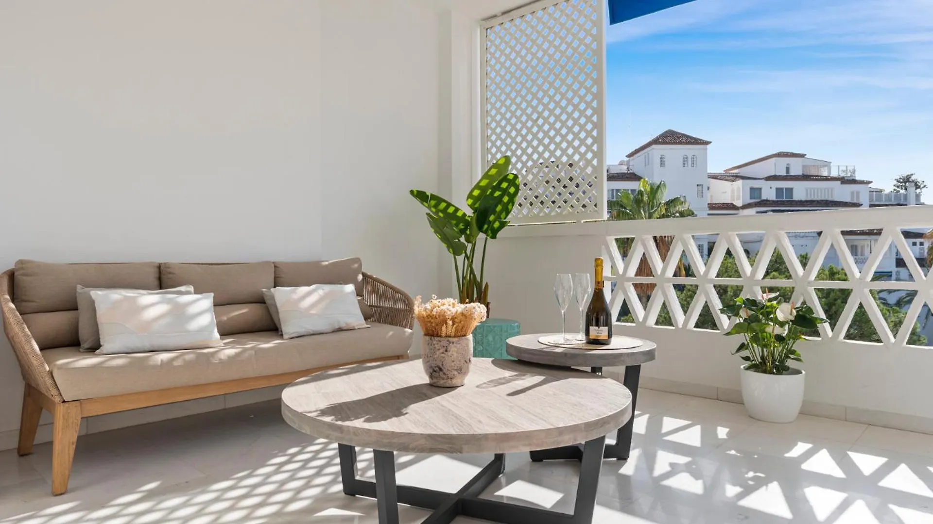 Apartment 3 Dormitorios En Las Gaviotas Ref G1 209 Marbella